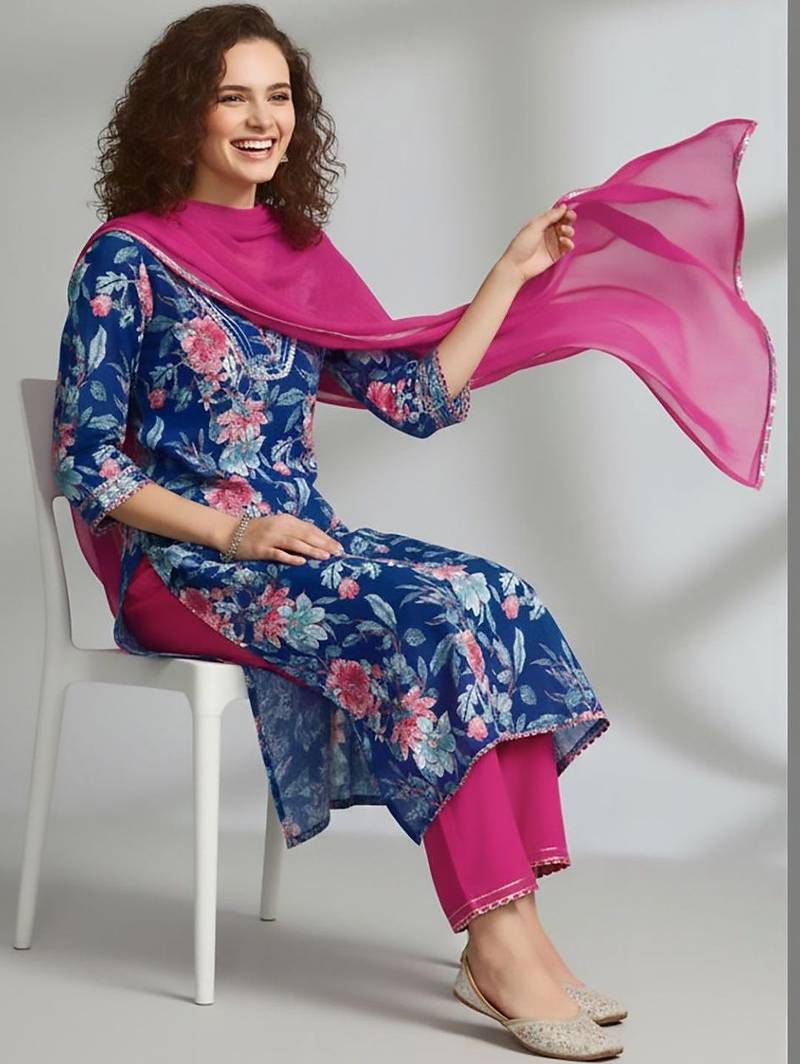 Women Floral Printed Regular Kurta with Trousers & With Dupatta
