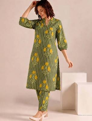 Women Striped Regular Kurta with Trousers 1