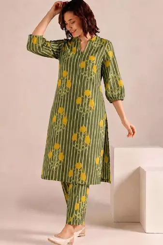 Women Striped Regular Kurta with Trousers