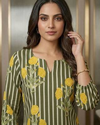 Women Striped Regular Kurta with Trousers 6