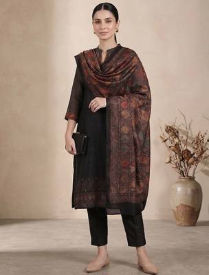 Women Printed Regular Chanderi Silk Kurta with Trousers & With Dupatta 1