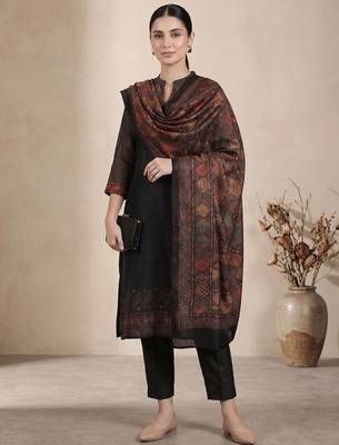 Women Printed Regular Chanderi Silk Kurta with Trousers & With Dupatta 4