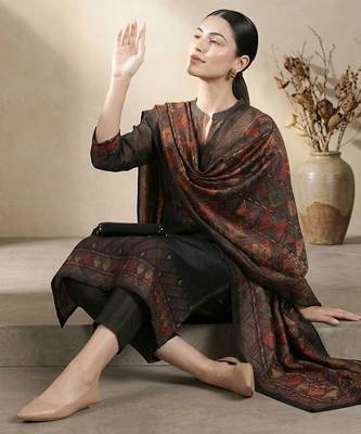 Women Printed Regular Chanderi Silk Kurta with Trousers & With Dupatta 5