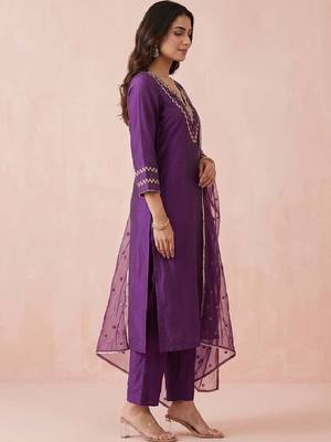 Women Ethnic Motifs Embroidered Thread Work Kurta with Trousers & With Dupatta 2