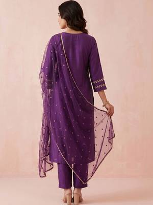Women Ethnic Motifs Embroidered Thread Work Kurta with Trousers & With Dupatta 3