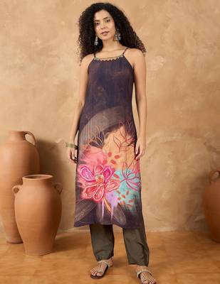 Women Spaghetti strap floral kurta with trousers 3