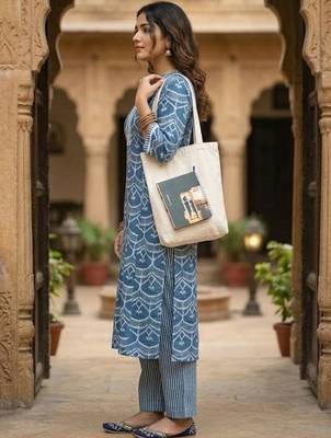 Women Printed Regular Kurta with Trousers 3