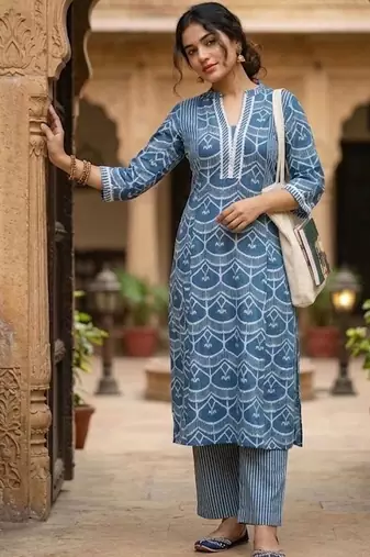 Women Printed Regular Kurta with Trousers