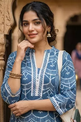 Women Printed Regular Kurta with Trousers