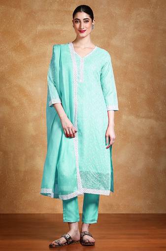 Women Floral Embroidered Regular Thread Work Kurta with Trousers & Dupatta