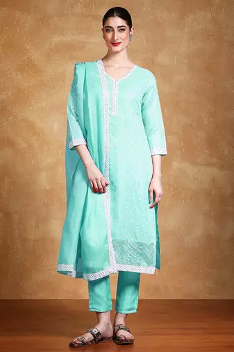 Women Floral Embroidered Regular Thread Work Kurta with Trousers & Dupatta