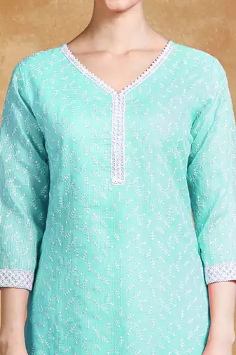 Women Floral Embroidered Regular Thread Work Kurta with Trousers & Dupatta