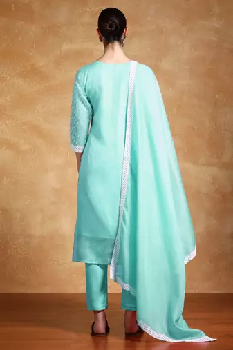 Women Floral Embroidered Regular Thread Work Kurta with Trousers & Dupatta