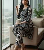 Women Printed Regular Kurta with Trousers