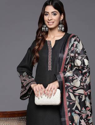 Floral Embroidered Thread Work Kurta with Trousers & Dupatta 2