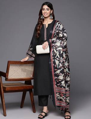 Floral Embroidered Thread Work Kurta with Trousers & Dupatta 1