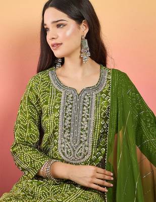 Bandhani Printed Thread Work Kurta With Trousers & Dupatta 2