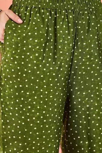 Bandhani Printed Thread Work Kurta With Trousers & Dupatta