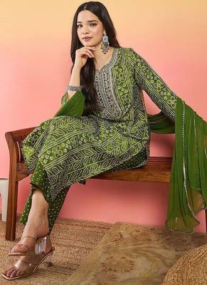 Bandhani Printed Thread Work Kurta With Trousers & Dupatta 6