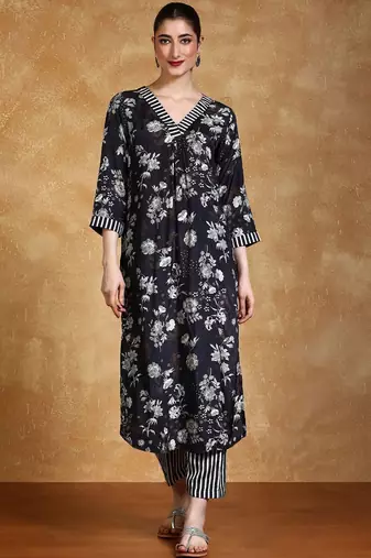Women Floral Printed Kurta with Trousers