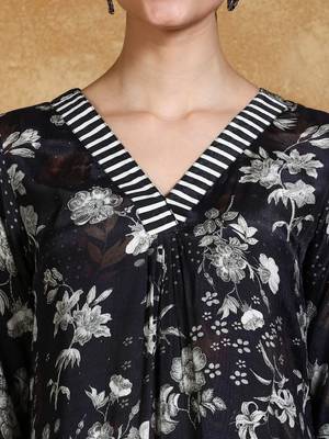 Women Floral Printed Kurta with Trousers 2