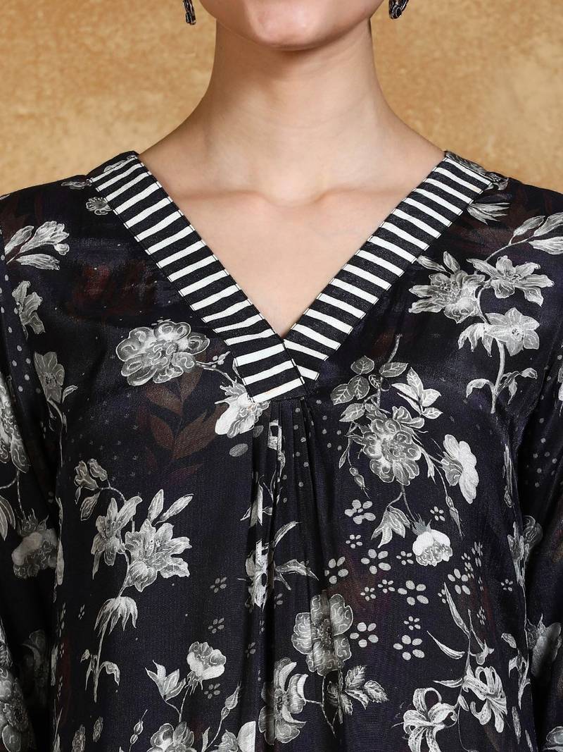 Women Floral Printed Kurta with Trousers