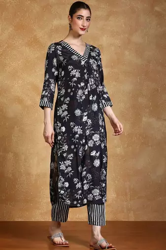 Women Floral Printed Kurta with Trousers