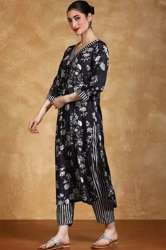 Women Floral Printed Kurta with Trousers