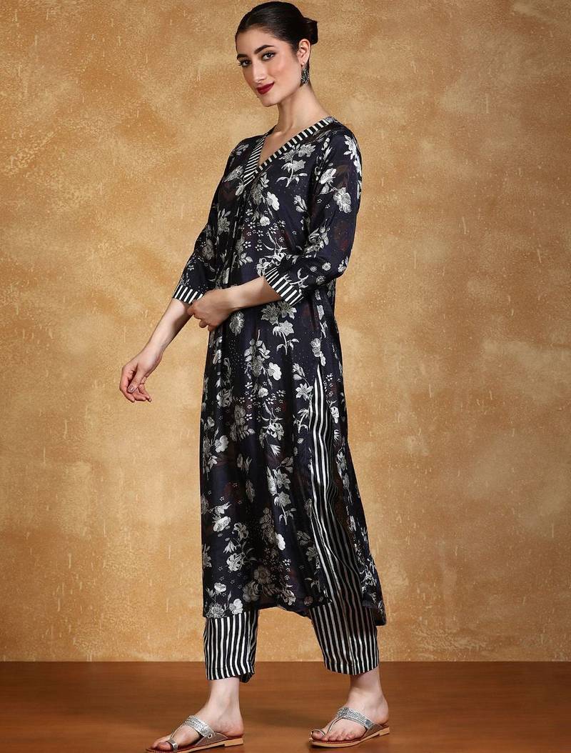 Women Floral Printed Kurta with Trousers