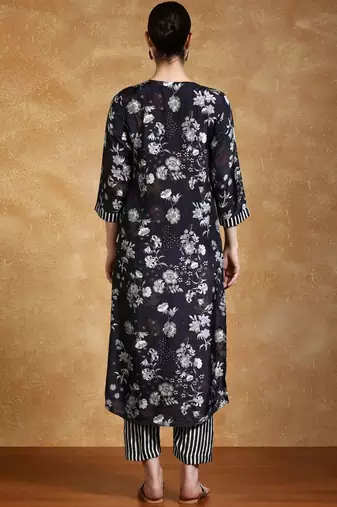 Women Floral Printed Kurta with Trousers