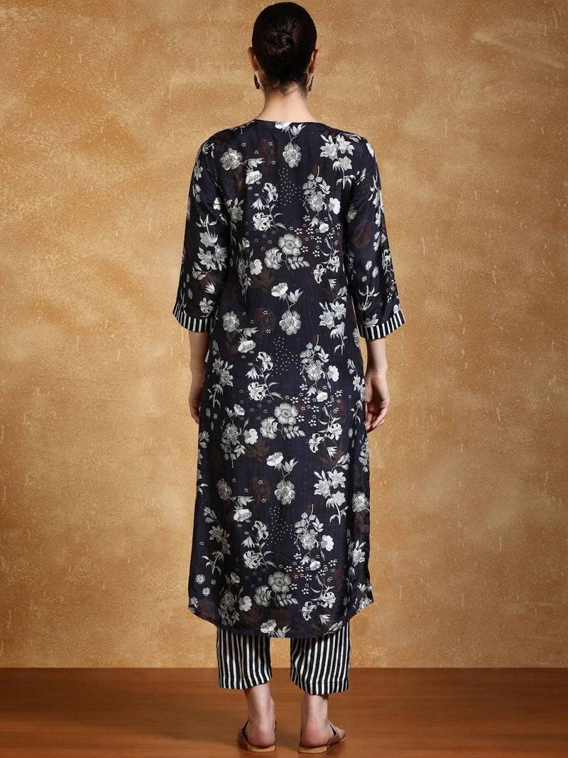 Women Floral Printed Kurta with Trousers