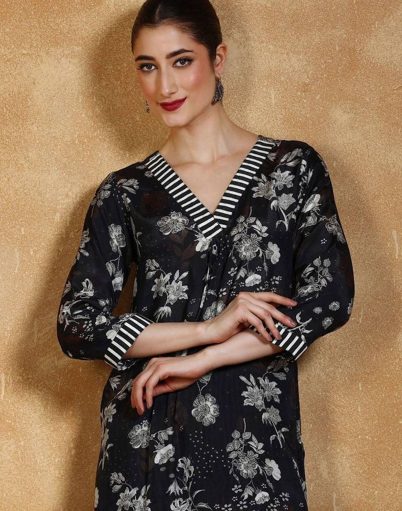 Women Floral Printed Kurta with Trousers
