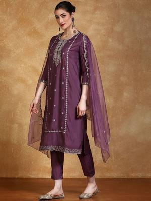 Women Floral Embroidered Kurta with Trousers & Dupatta 4
