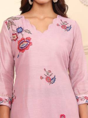 Floral Embroidered Chanderi Silk Straight Kurta With Trouser & Dupatta 2