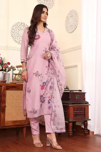 Floral Embroidered Chanderi Silk Straight Kurta With Trouser & Dupatta