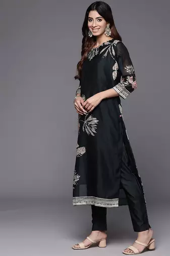 Floral Embroidered Chanderi Silk Straight Kurta & Trousers With Dupatta