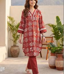 Women Printed Regular Kurta with Trousers