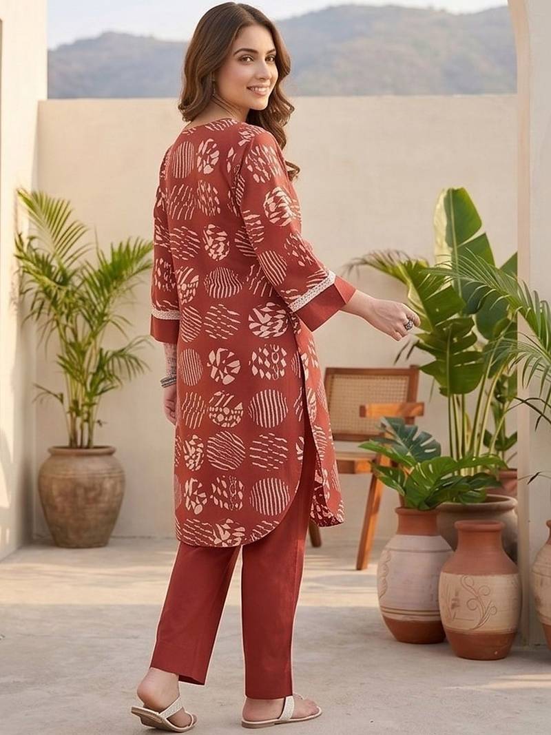 Women Printed Regular Kurta with Trousers