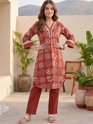 Women Printed Regular Kurta with Trousers 4