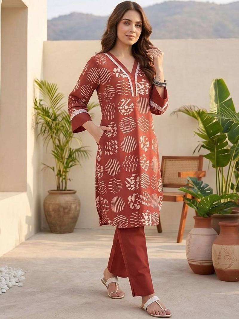 Women Printed Regular Kurta with Trousers