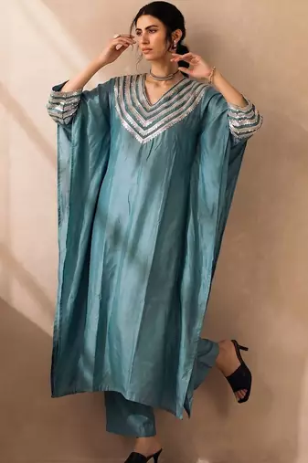 Women Ethnic Motifs Embroidered Regular Thread Work Kurta with Trousers