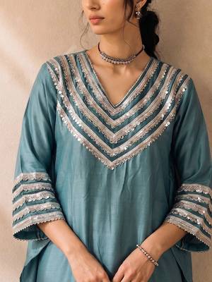Women Ethnic Motifs Embroidered Regular Thread Work Kurta with Trousers 2