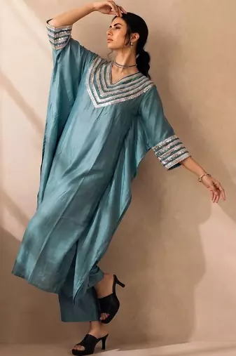 Women Ethnic Motifs Embroidered Regular Thread Work Kurta with Trousers