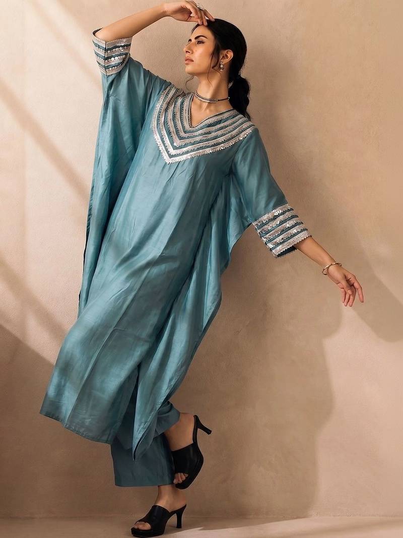 Women Ethnic Motifs Embroidered Regular Thread Work Kurta with Trousers