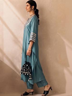 Women Ethnic Motifs Embroidered Regular Thread Work Kurta with Trousers 4