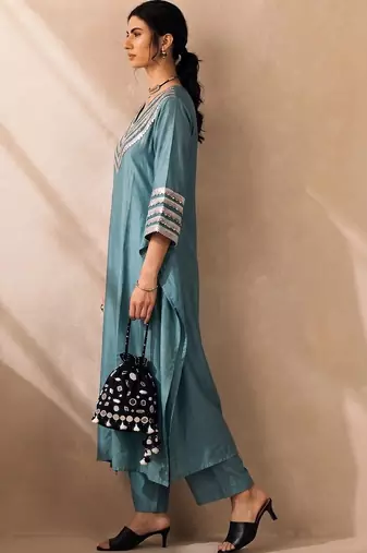 Women Ethnic Motifs Embroidered Regular Thread Work Kurta with Trousers