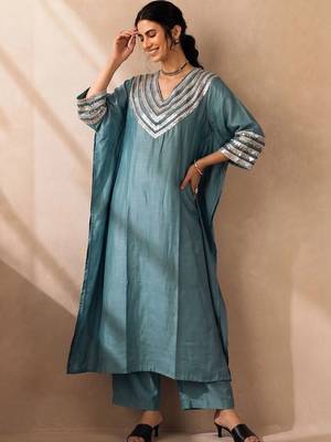Women Ethnic Motifs Embroidered Regular Thread Work Kurta with Trousers 5