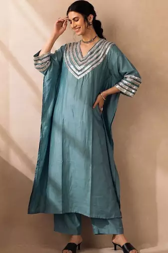 Women Ethnic Motifs Embroidered Regular Thread Work Kurta with Trousers