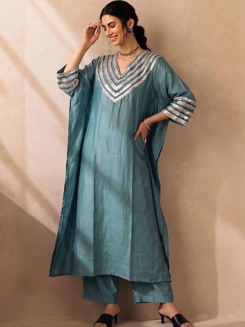 Women Ethnic Motifs Embroidered Regular Thread Work Kurta with Trousers