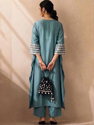 Women Ethnic Motifs Embroidered Regular Thread Work Kurta with Trousers 6
